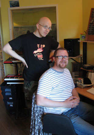 Toni Wirtanen ja Tommi Lindell studiossa